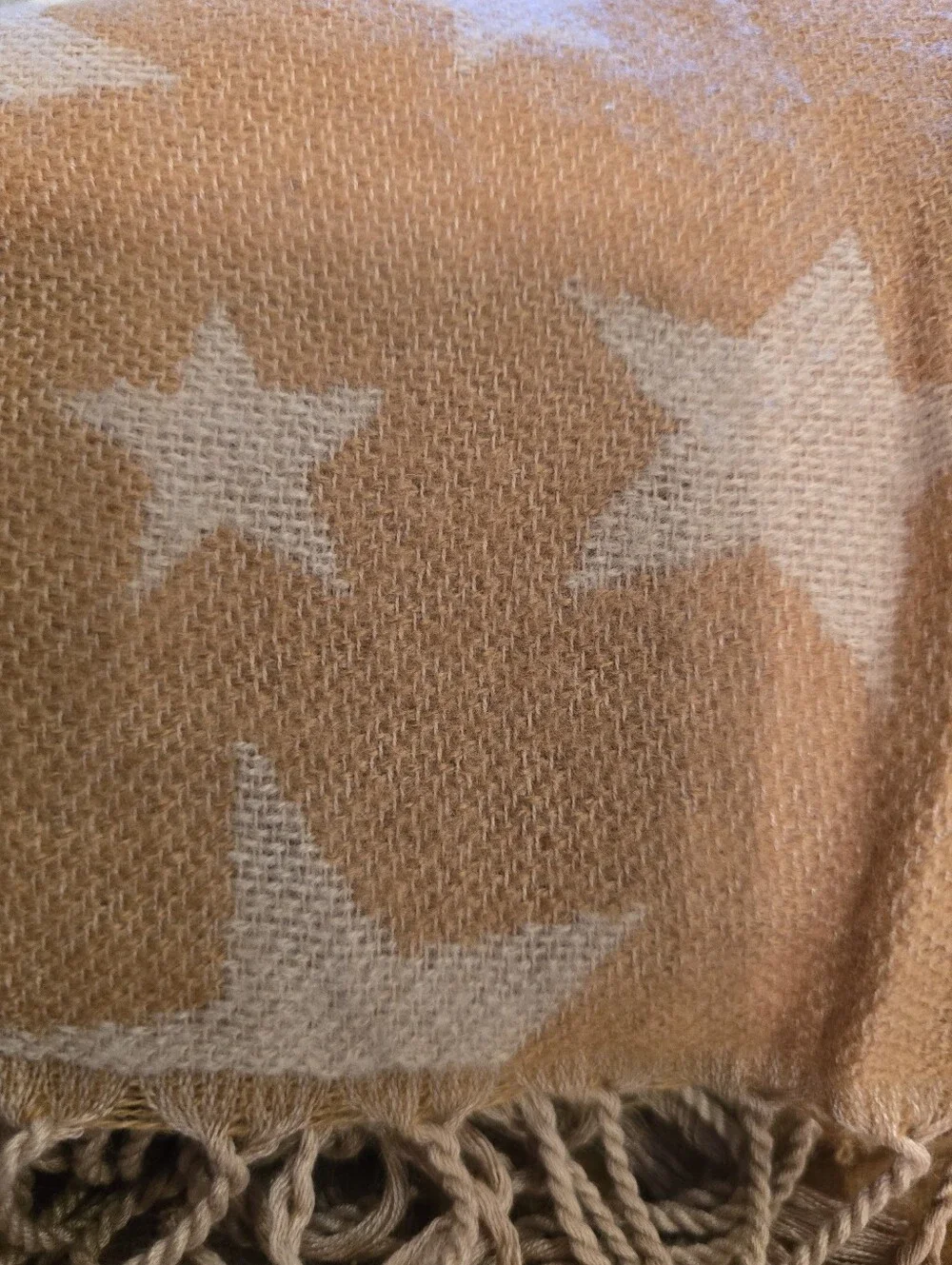 Steve Madden Star Pattern Fringe Scarf in Caramel and Cream. NWT Giftable